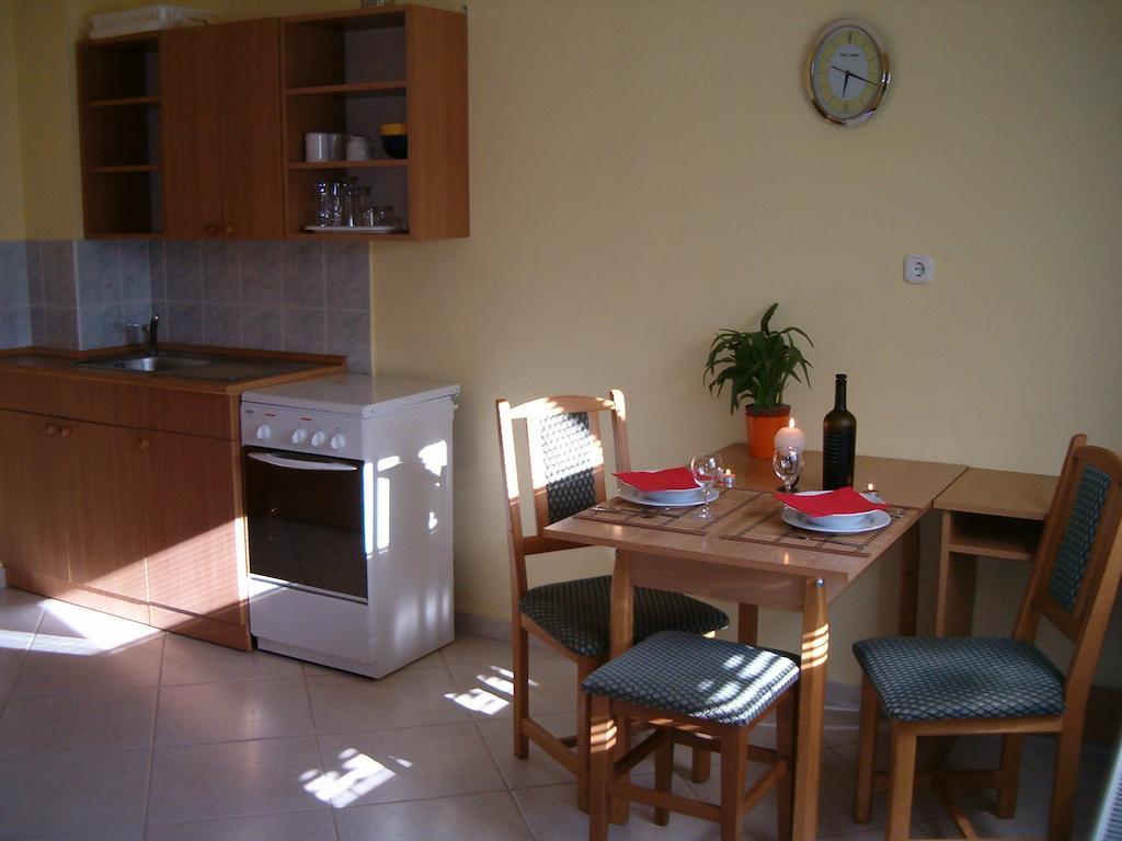 Madach Apartman Hévíz Oda fotoğraf